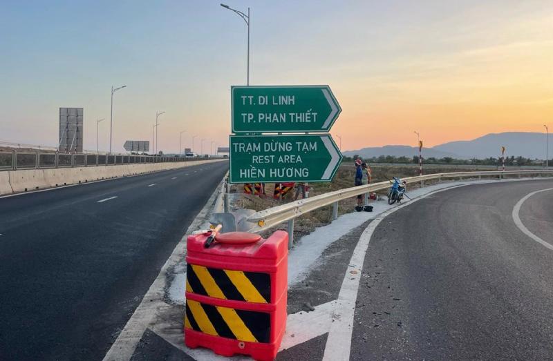 Trên toàn tuyến cao tốc Bắc - Nam phía Đông có 36 trạm dừng nghỉ. 