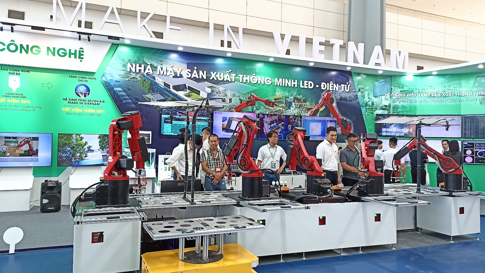 M&ocirc; h&igrave;nh sản xuất th&ocirc;ng minh make in Việt Nam của Rạng Đ&ocirc;ng trưng b&agrave;y tại Triển l&atilde;m c&aacute;c th&agrave;nh tựu chuyển đổi số của c&ocirc;ng ty