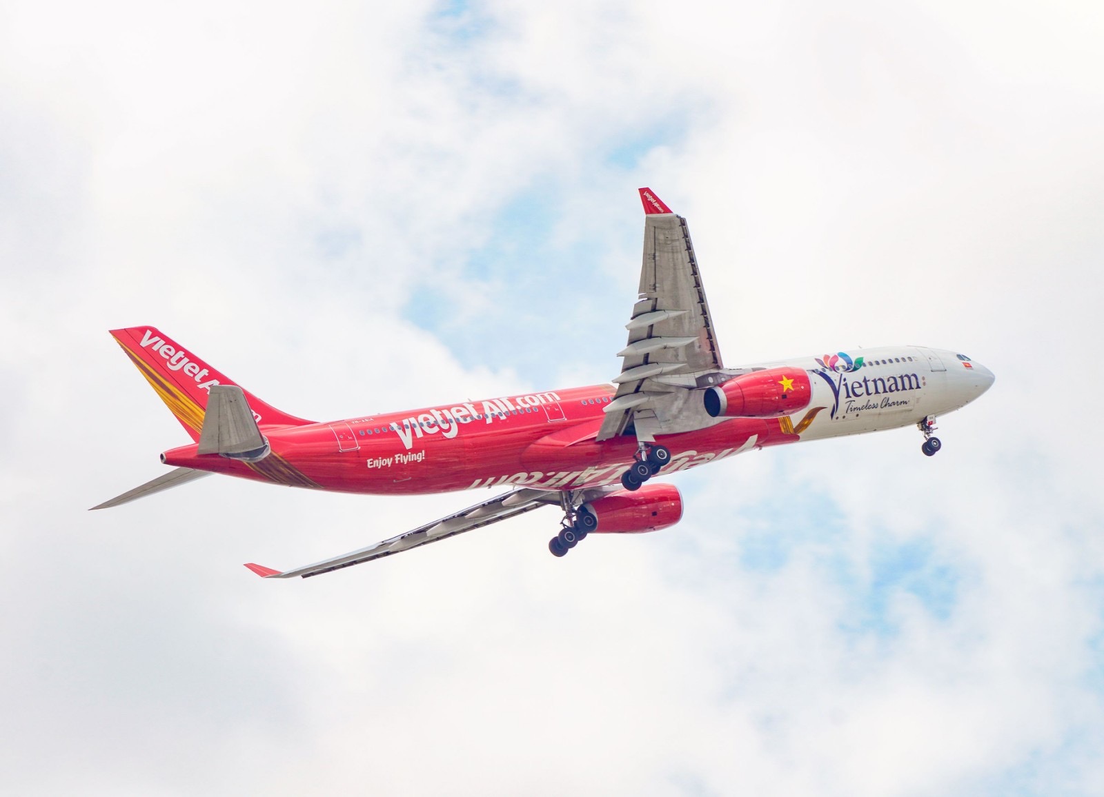 Trong quý I/2024, Vietjet mở mới 15 đường bay, nâng tổng số đường bay của hãng lên 140 (ảnh: T.L).