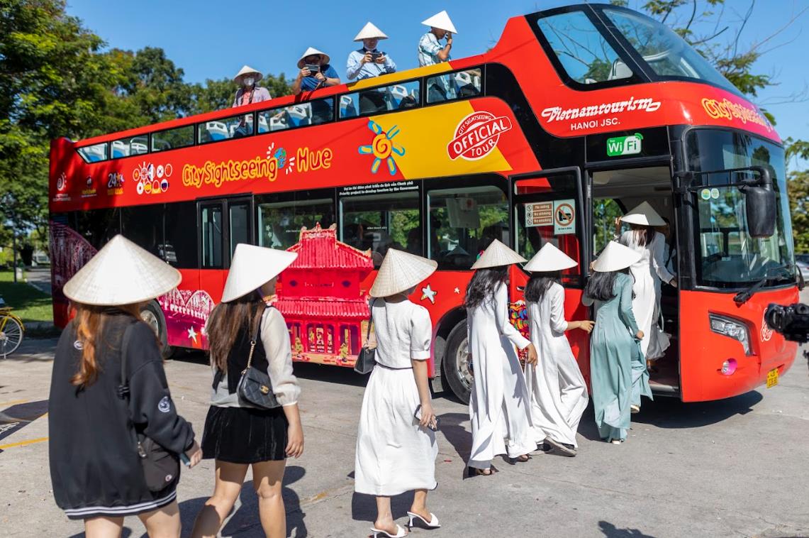 Doanh thu du lịch lữ hành 4 tháng đầu năm 2024 ước đạt 19.400 tỷ đồng, tăng 49,3% so với cùng kỳ năm trước.