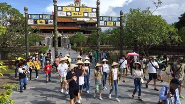 Ngành du lịch đóng góp tích cực vào tổng mức bán lẻ hàng hóa và doanh thu dịch vụ tiêu dùng