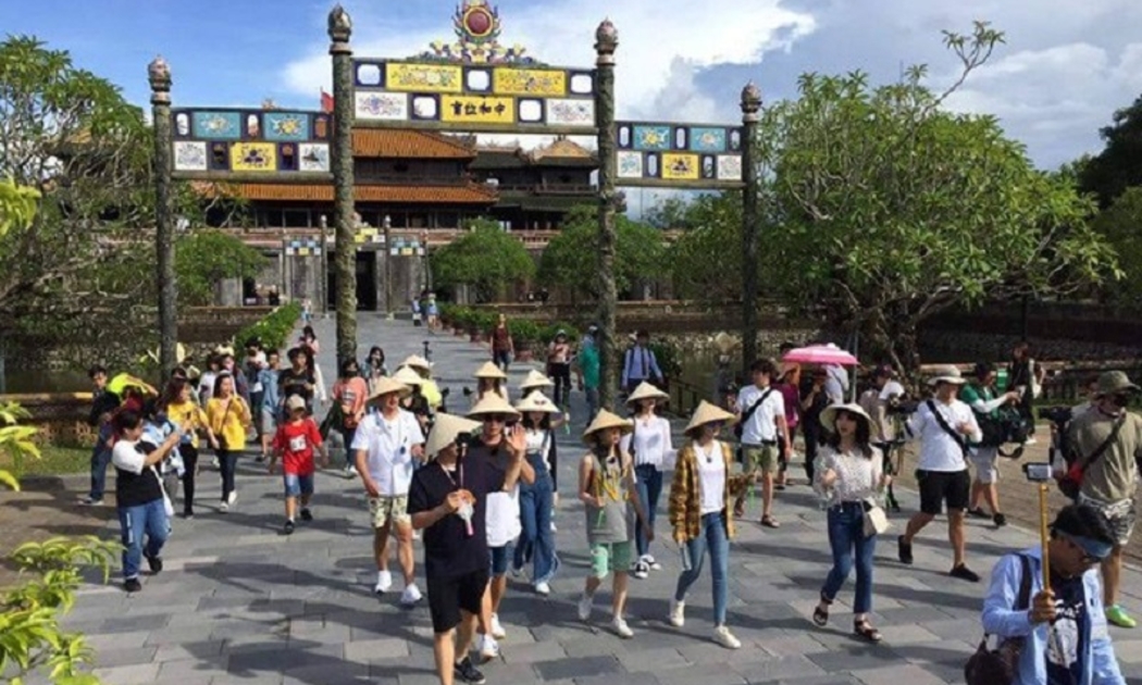 Tổng mức bán lẻ hàng hóa và doanh thu dịch vụ tiêu dùng tháng 4/2024 tăng nhờ sự đóng góp tích cực của ngành du lịch.