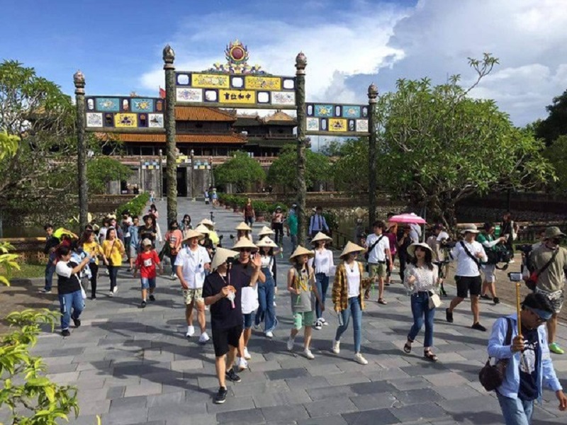 Tổng mức bán lẻ hàng hóa và doanh thu dịch vụ tiêu dùng tháng 4/2024 tăng nhờ sự đóng góp tích cực của ngành du lịch.