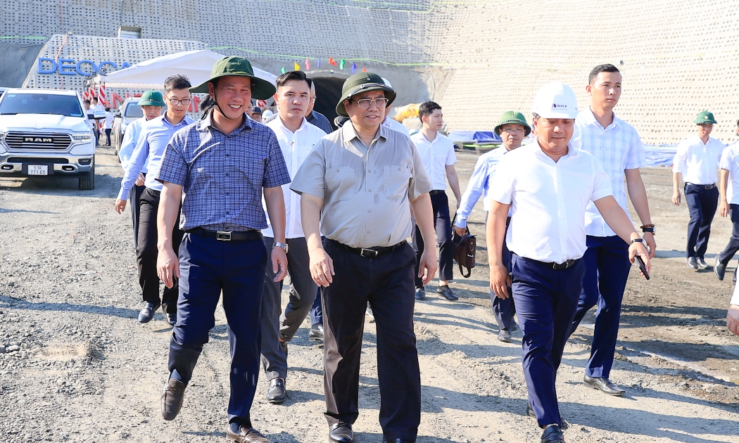 Thủ tướng Phạm Minh Chính và đoàn công tác - Ảnh: VGP