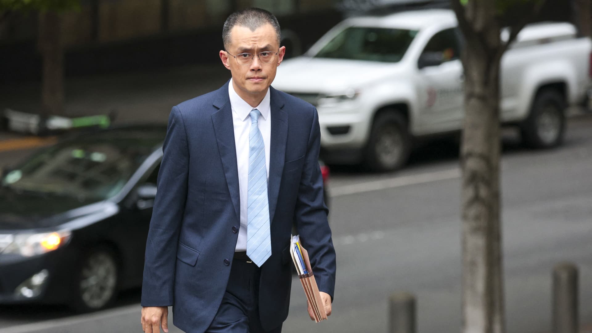 Cựu Giám đốc Điều hành Binance Changpeng Zhao, đến tòa án liên bang tại Seattle, Washington.