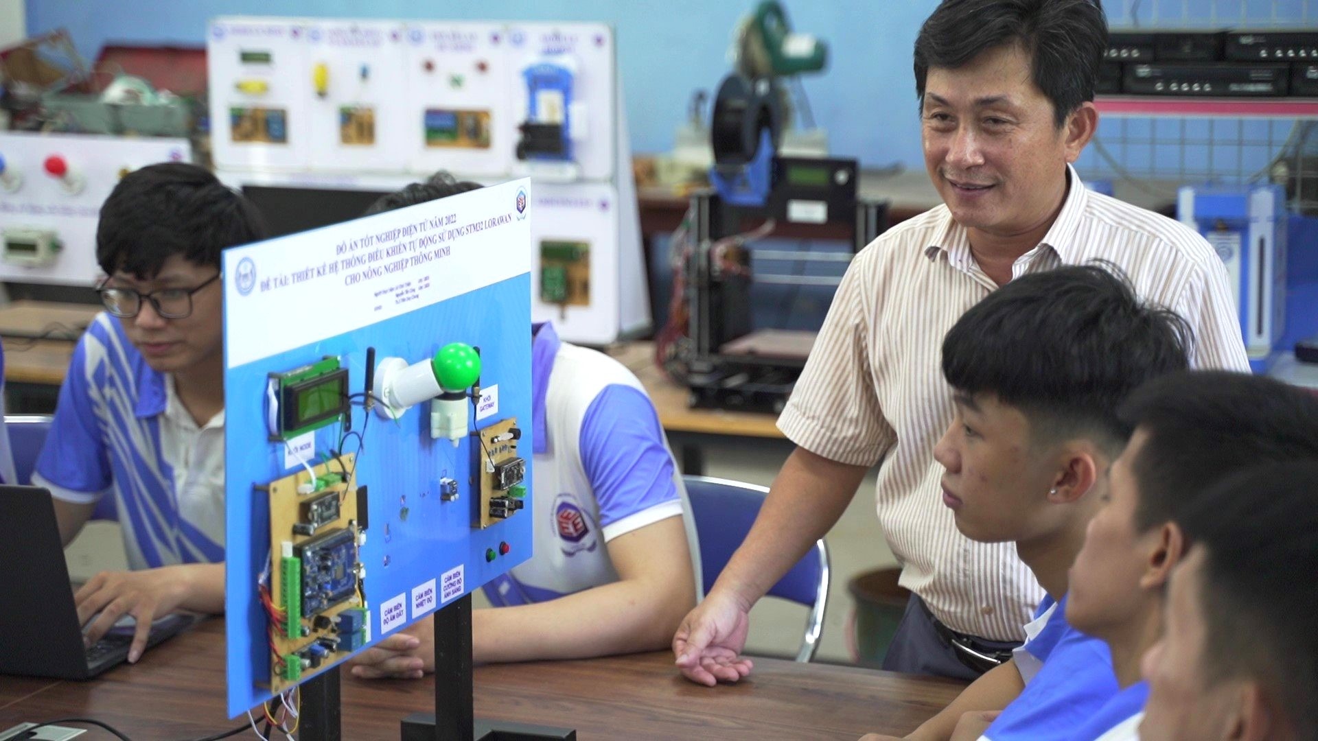 Để một kỹ sư có thể làm việc trong ngành vi mạch bán dẫn cần tới 6 năm học cả cơ bản và chuyên sâu. Ảnh: Internet
