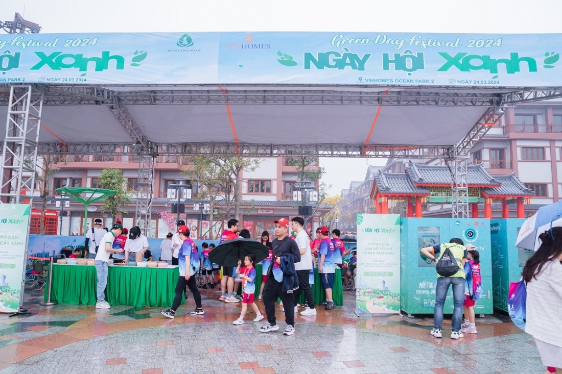 Chương tr&igrave;nh Ng&agrave;y hội Xanh được tổ chức mới đ&acirc;y đ&atilde; lan tỏa v&agrave; th&uacute;c đẩy lối sống xanh cho cư d&acirc;n Vinhomes mọi lứa tuổi.
