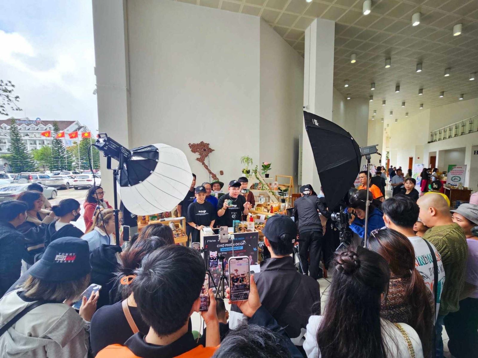 Nh&igrave;n từ t&iacute;nh hiệu quả của &ldquo;l&agrave;n gi&oacute;&rdquo; n&agrave;y c&oacute; thể thấy việc mạnh dạn tăng tốc b&aacute;n h&agrave;ng th&ocirc;ng qua ứng dụng c&ocirc;ng nghệ mới nổi l&agrave; rất cần thiết.