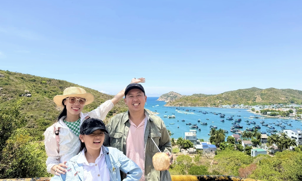 Do thời tiết khá nóng, gia đình chị Thanh chọn địa điểm tham quan Vịnh Vĩnh Hy (tỉnh Ninh Thuận) cho kỳ nghỉ lễ năm nay - Ảnh minh họa.