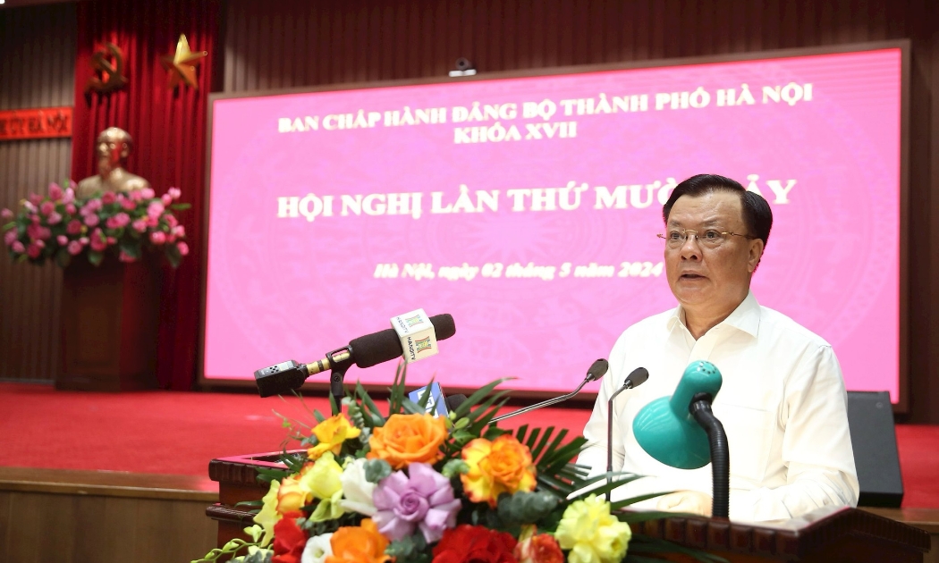 Bí thư Thành ủy Đinh Tiến Dũng phát biểu khai mạc hội nghị.