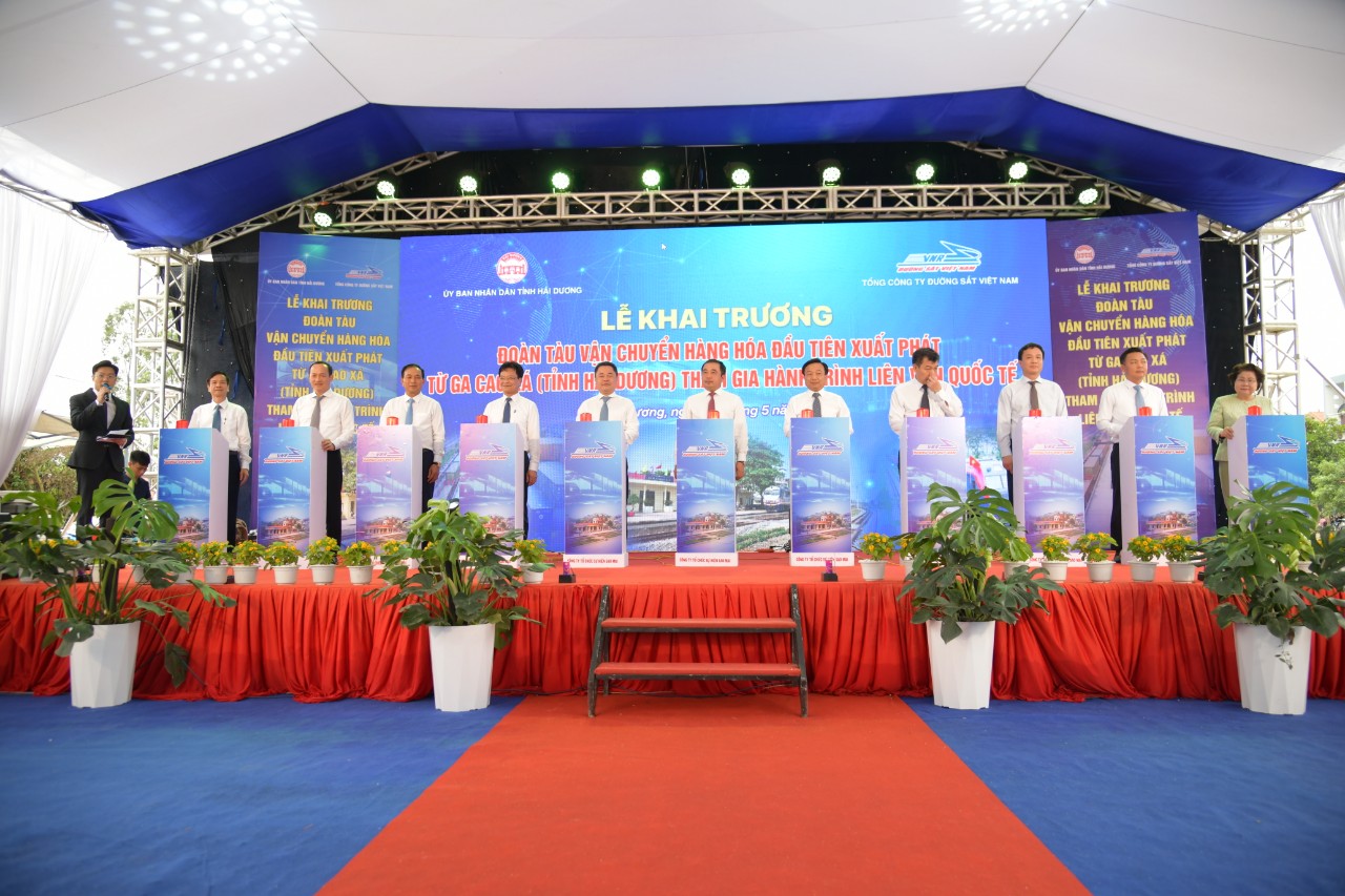 Lễ khai trương đoàn tàu vận chuyển hàng hóa đầu tiên từ Cao Xá tham gia hành trình liên vận quốc tế.