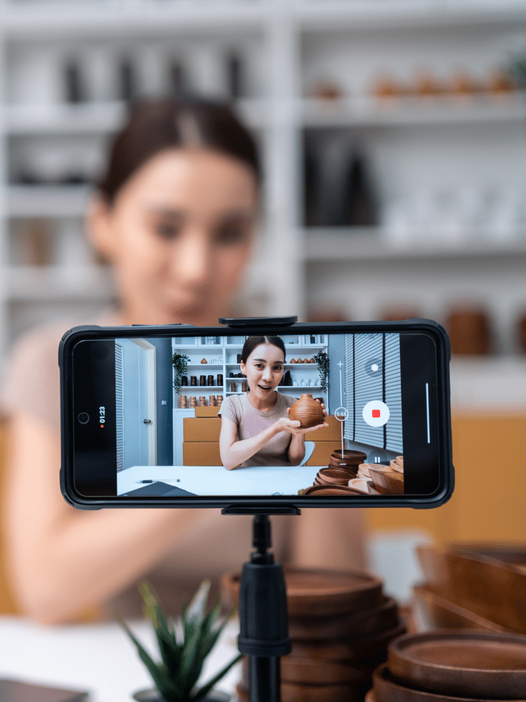 C&oacute; khoảng 95% người mua sắm trực tuyến đ&atilde; mua h&agrave;ng từ c&aacute;c phi&ecirc;n livestream trong 3 th&aacute;ng đầu năm 2024.