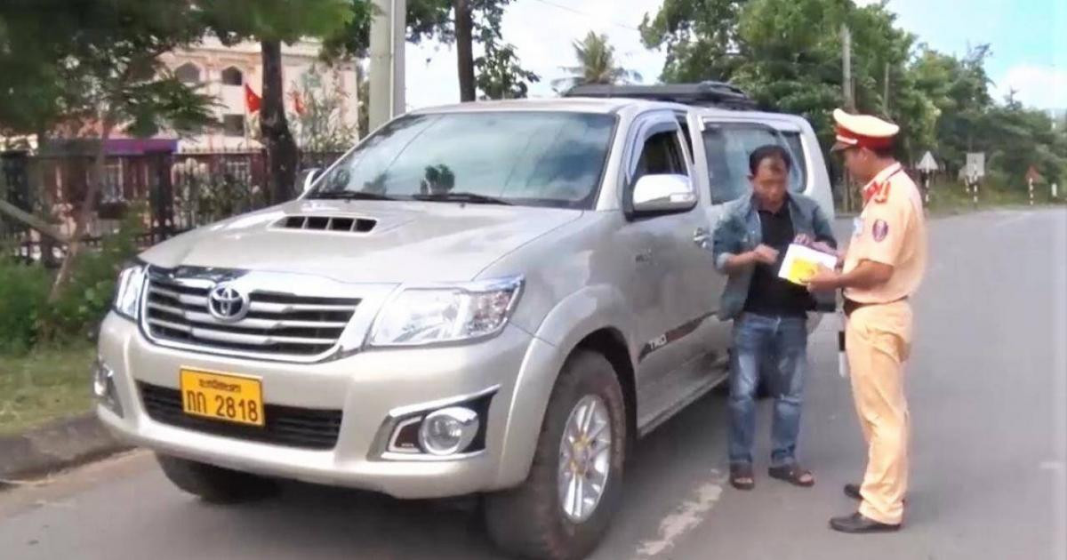 The move to simplify the process for foreign-registered vehicles in Vietnam highlights the government's goal of attracting more tourists and increasing tourism revenue. (Photo source: internet)