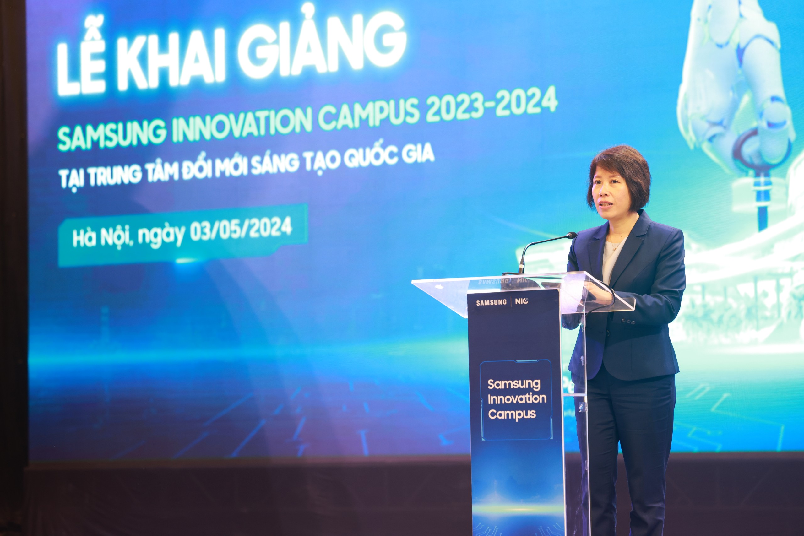 Thứ trưởng Bộ Kế hoạch và Đầu tư Nguyễn Thị Bích Ngọc phát biểu tại Lễ khai giảng “Chương trình Phát triển nhân tài công nghệ - Samsung Innovation Campus (SIC) năm học 2023 – 2024”.