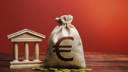 Vietnam’s Prime Minister Pushes for Proactive Monetary Policy to Boost Growth in 2024