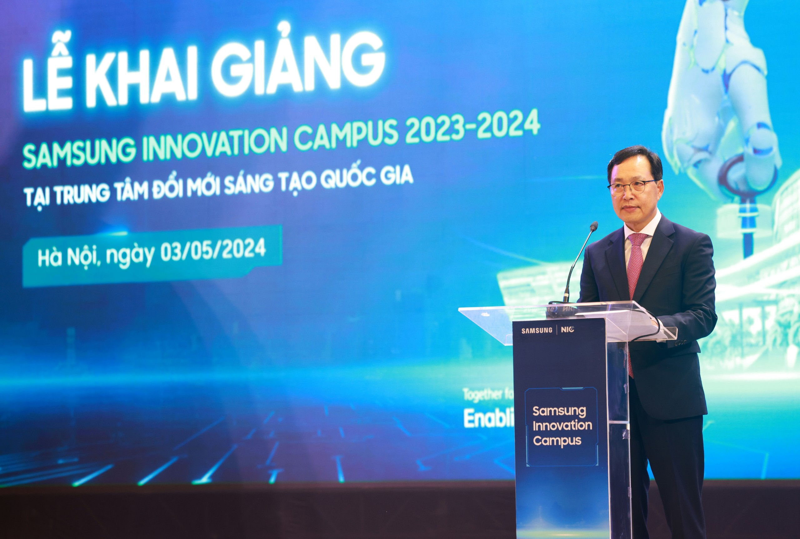 &Ocirc;ng Choi Joo Ho, Tổng Gi&aacute;m đốc Tổ hợp Samsung Việt Nam, chia sẻ tại&nbsp;Lễ khai giảng.