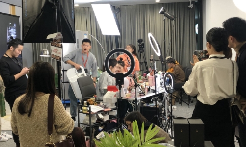 Hà Nội xử lý gần 1.000 đơn vị kinh doanh trực tuyến vi phạm thuế, tăng thu hơn 100 tỷ đồng