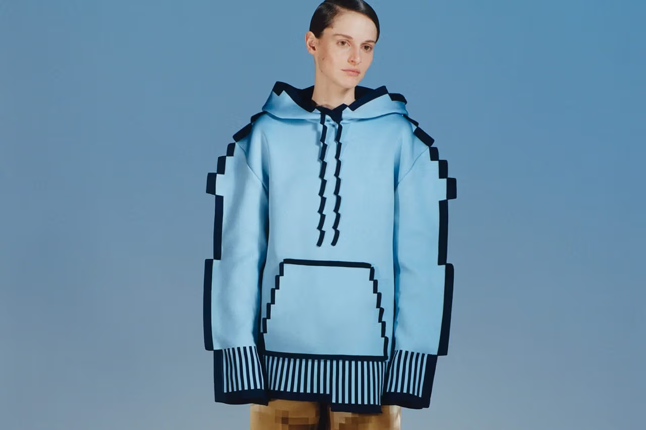 Mẫu áo pixel siêu thực giúp Loewe nâng cao tầm ảnh hưởng của mình.