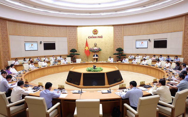 Thủ tướng yêu cầu, trong tháng 5 và thời gian tới cần tập trung chuẩn bị thật tốt việc phục vụ Hội nghị Trung ương, kỳ họp Quốc hội sắp tới và triển khai 15 nhóm nhiệm vụ, giải pháp trọng tâm trong chỉ đạo, điều hành - Ảnh: VGP/Nhật Bắc