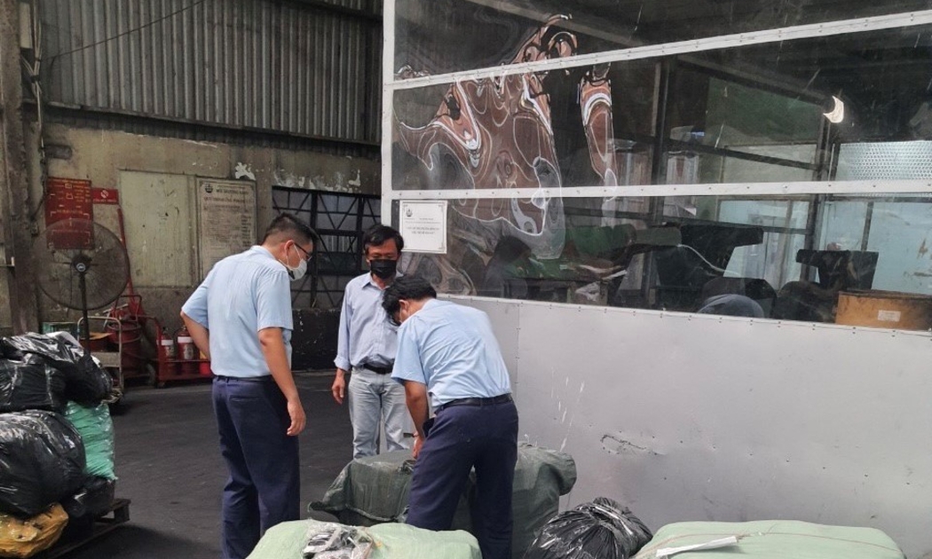 7.800 kg thực phẩm đông lạnh các loại là nội tạng động vật 