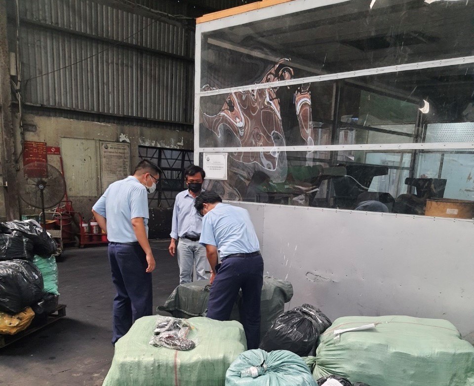 7.800 kg thực phẩm đông lạnh các loại là nội tạng động vật 