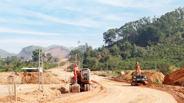 Vốn đầu tư công tắc nghẽn vì chờ dự án “đủ thủ tục”