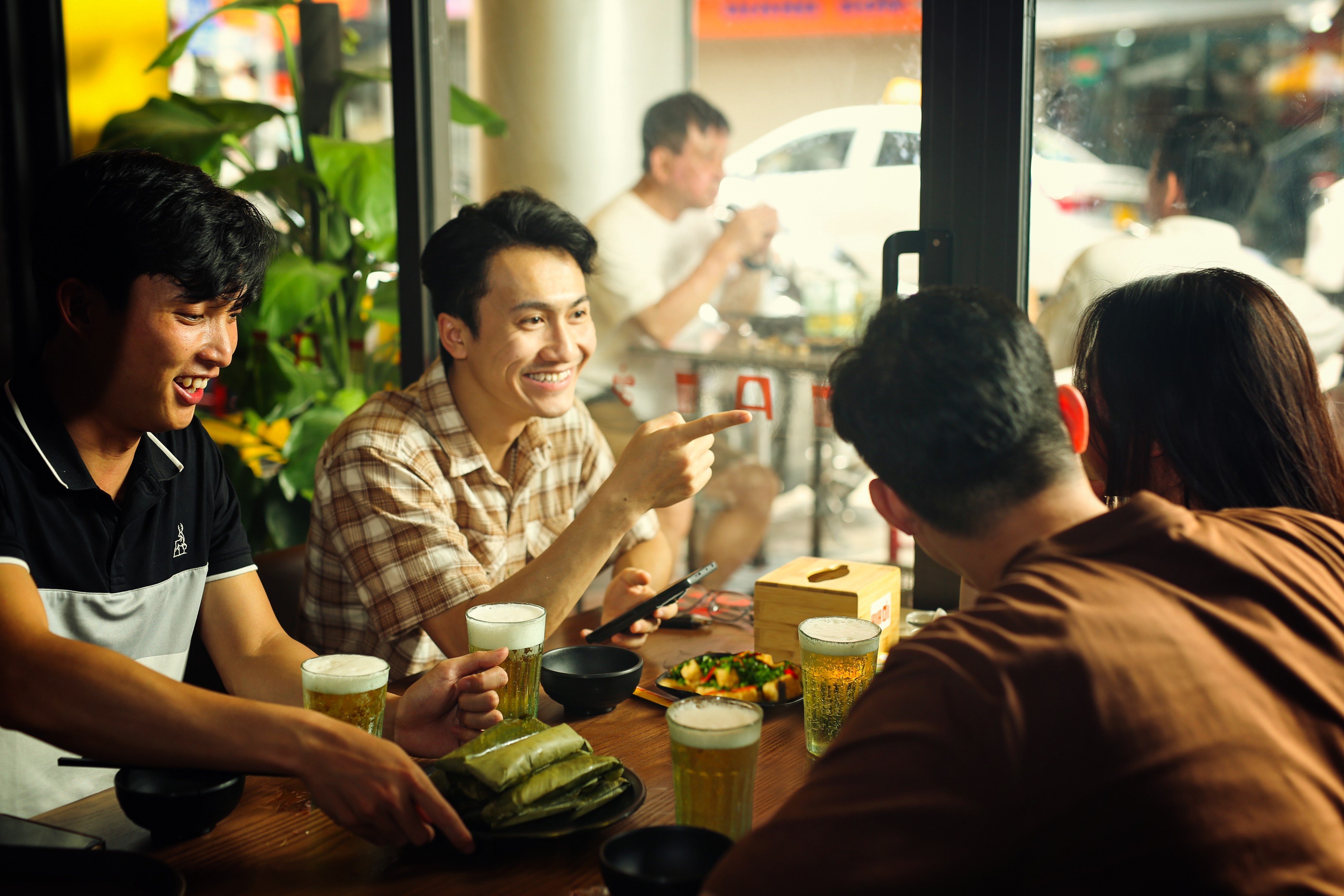 Bia Hơi Hà Nội - Vị bia gắn kết những khoảnh khắc ngày hè.