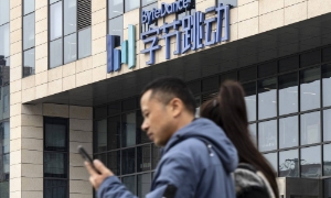 Có những nhân viên đã ngất xỉu trong văn phòng sau nhiều tuần làm việc đến 11 giờ đêm hàng ngày. Ảnh: SCMP