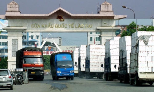 Vì sao nhiều phương tiện vận tải của doanh nghiệp Việt bị lưu giữ tại Trung Quốc? 