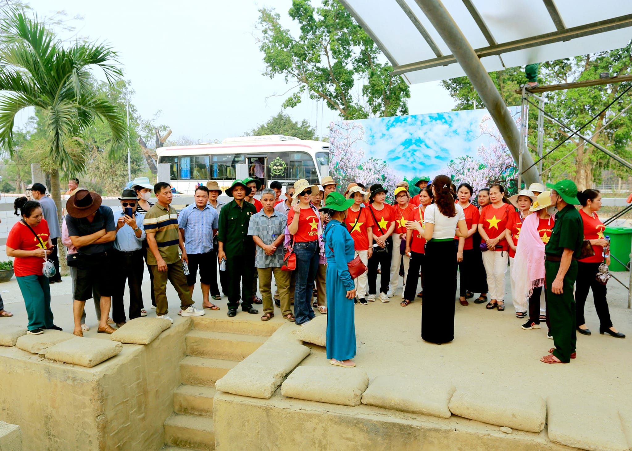 Số lượng h&agrave;nh kh&aacute;ch qua s&acirc;n bay Điện Bi&ecirc;n trung b&igrave;nh đạt gần 1.000 kh&aacute;ch/ng&agrave;y, tăng gấp 5 lần so với sản lượng h&agrave;nh kh&aacute;ch trước đ&acirc;y.