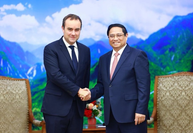 France was the first Western nation to establish defense relations with Vietnam in 1991, marking a crucial step toward normalization. (Photo source: VGP.)