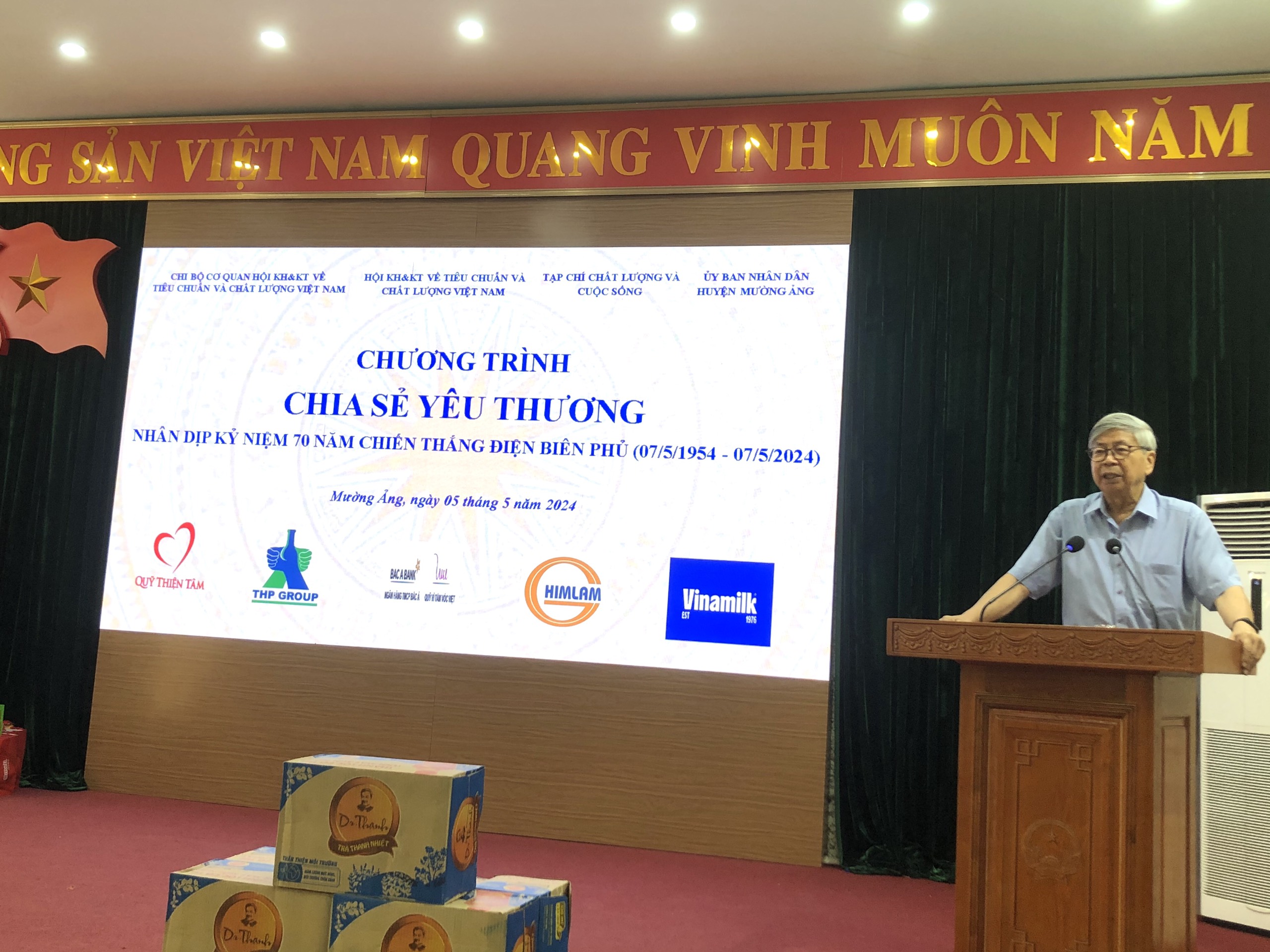 Sinh hoạt chuyên đề “ Chia sẻ yêu thương” nhân kỷ niệm 70 năm chiến thắng Điện Biên Phủ.