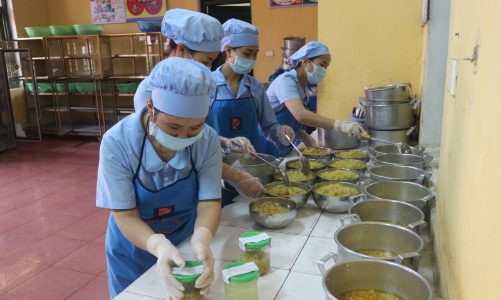 Kiến nghị đưa nghề nấu ăn ở cấp mầm non vào nhóm công việc nặng nhọc 