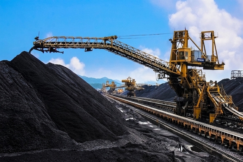 Vietnam Coal Giant TKV Targets Increased Sales Amidst Environmental Scrutiny