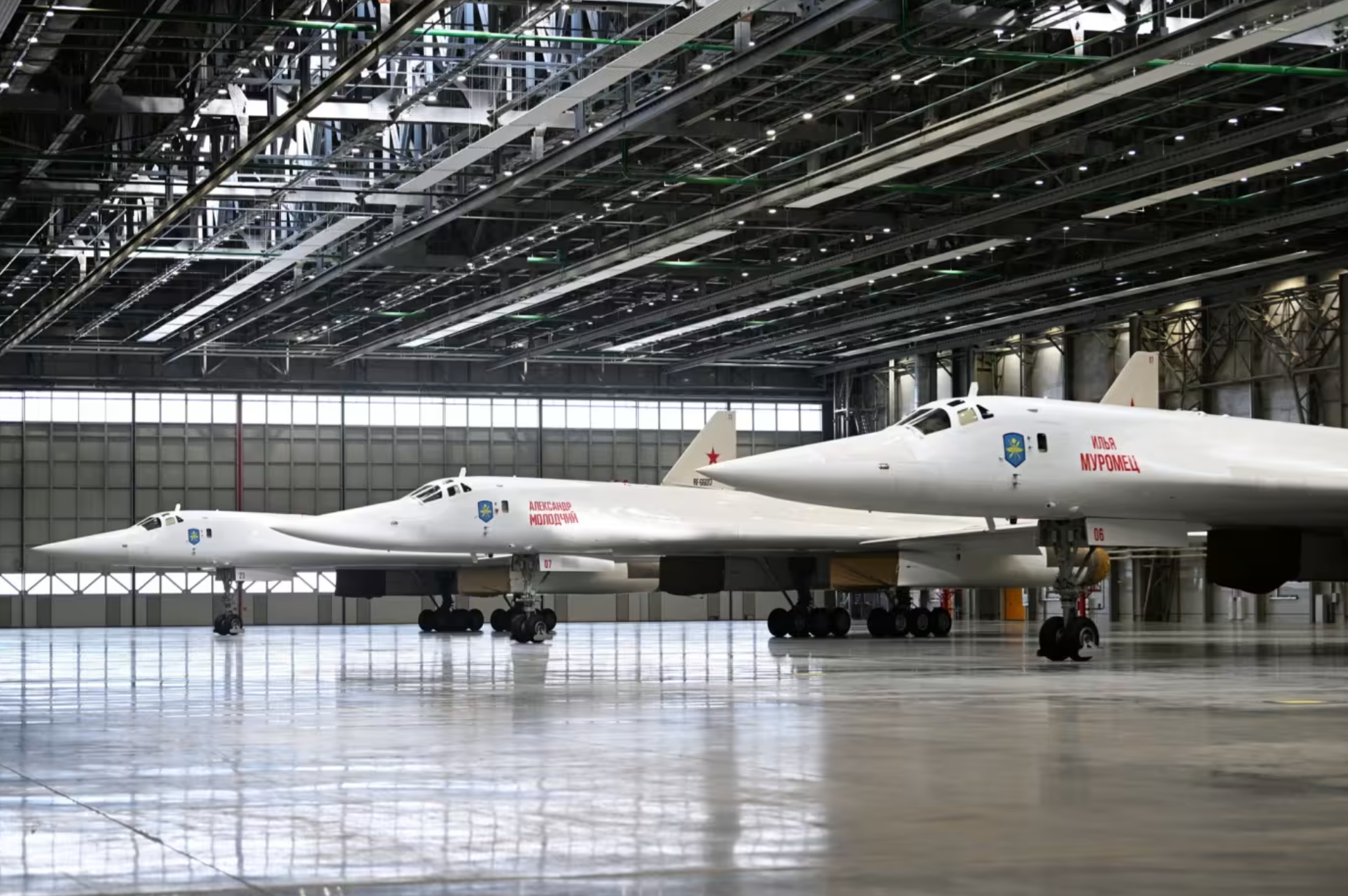 Một cơ sở sản xuất m&aacute;y bay chiến đấu ở Nga.&nbsp;Nhập khẩu c&aacute;c mặt h&agrave;ng li&ecirc;n quan đến chiến tranh của Nga từ c&aacute;c quốc gia như Thổ Nhĩ Kỳ giảm mạnh do c&aacute;c ng&acirc;n h&agrave;ng tr&aacute;nh thực hiện c&aacute;c giao dịch n&agrave;y - Ảnh: Reuters