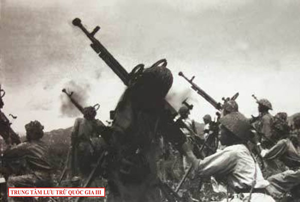 Các khẩu pháo đã sẵn sàng chiến đấu, 1954.