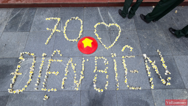 [Phóng sự ảnh]: Sau đại lễ, du khách vẫn phủ kín các điểm di tích tại Điện Biên Phủ