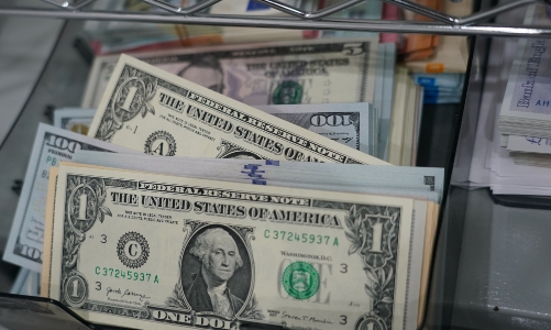 Đồng USD tăng giá gây áp lực lên các quốc gia vay nợ nhiều
