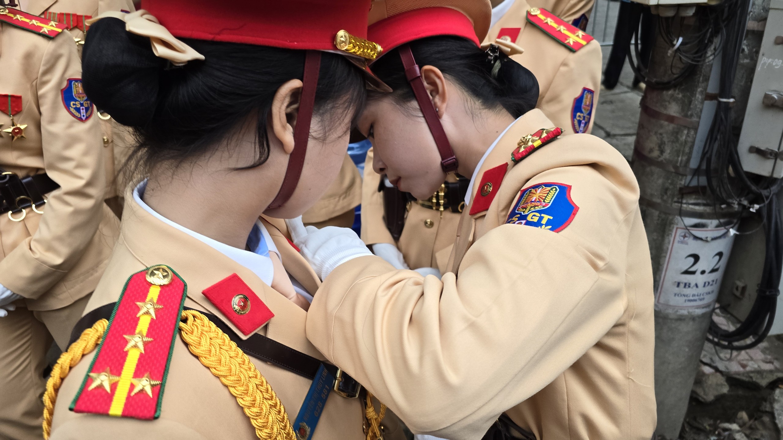 Sau khi các khối thực hiện diễu binh, diễu hành qua lễ đài tại sân vận động Điện Biên, sẽ tiếp tục tiến ra các tuyến phố chính tại thành phố Điện Biên Phủ. 