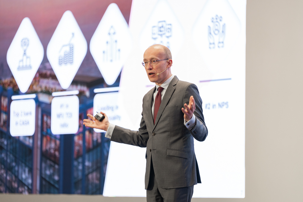 Ông Jens Lottner, Tổng giám Đốc Techcombank.