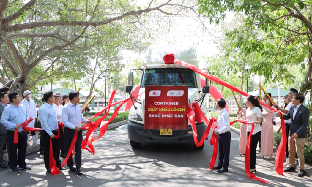 Lễ xuất khẩu lô hàng củ sen đầu tiên sang Nhật Bản 