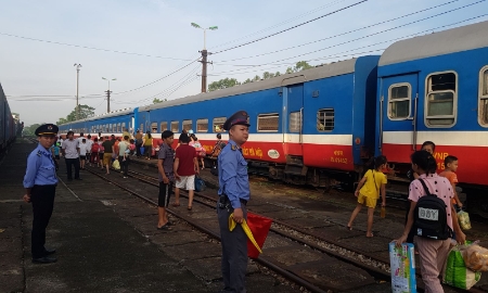 Việc sáp nhập hai công ty vận tải đường sát Hà Nội và Sài Gòn nhằm cải thiện hiệu quả sản xuất kinh doanh.