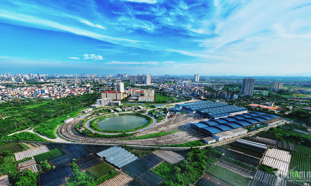 Hiện chi phí đầu tư metro bình quân trên dưới 150-180 triệu USD/km; đắt gấp 10 lần đường bộ cao tốc, chi phí đầu tư metro ngầm đắt gấp 3-4 lần tuyến trên cao.