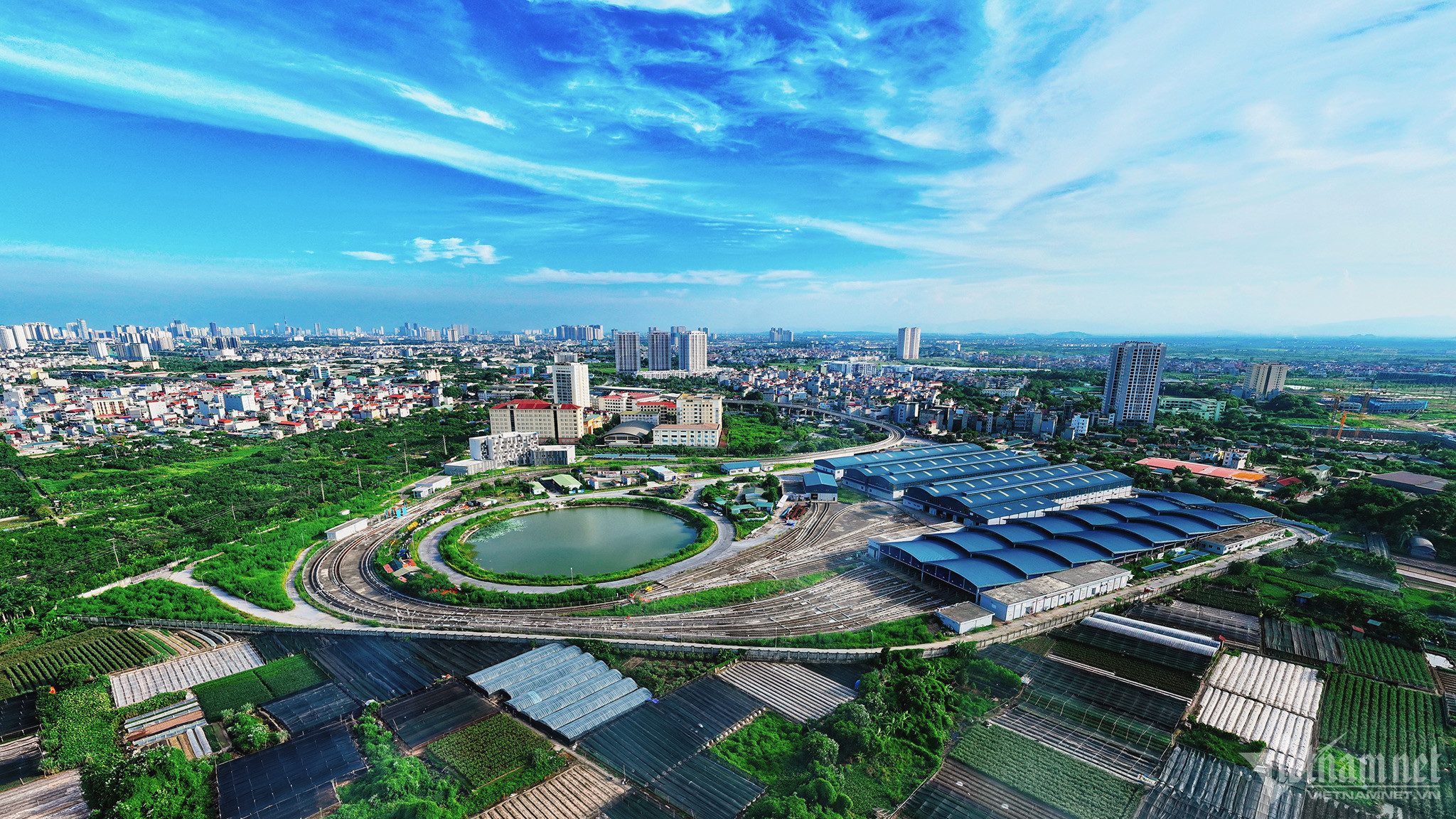 Hiện chi phí đầu tư metro bình quân trên dưới 150-180 triệu USD/km; đắt gấp 10 lần đường bộ cao tốc, chi phí đầu tư metro ngầm đắt gấp 3-4 lần tuyến trên cao.