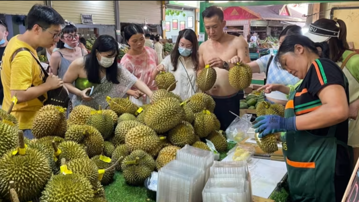 Sầu riêng là loại quả được yêu thích đặc biệt tại Trung Quốc - Ảnh: Reuters