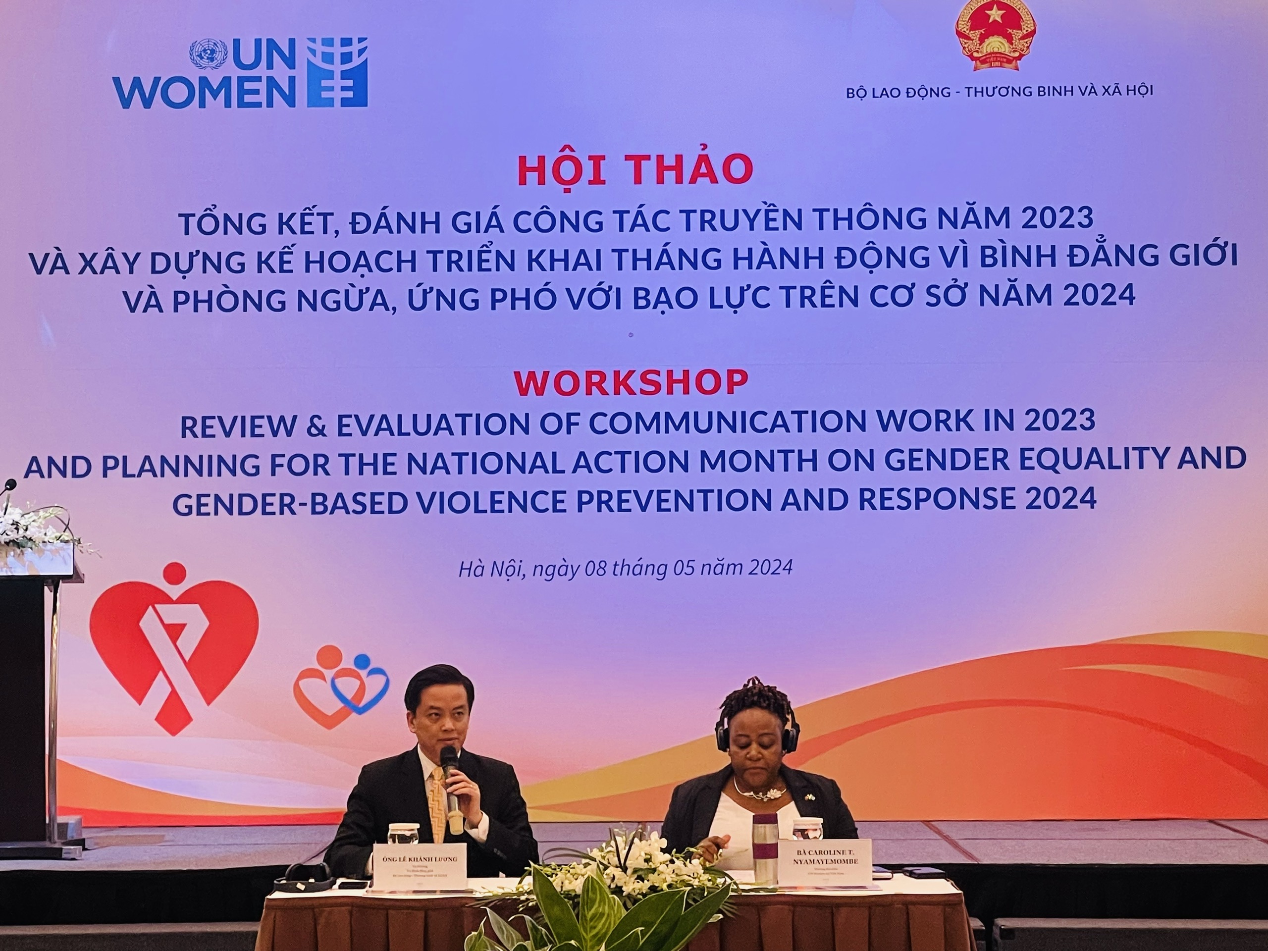 Các chuyên gia chia sẻ kinh nghiệm thúc đẩy công tác bình đẳng giới. Ảnh: Mai Hoa.