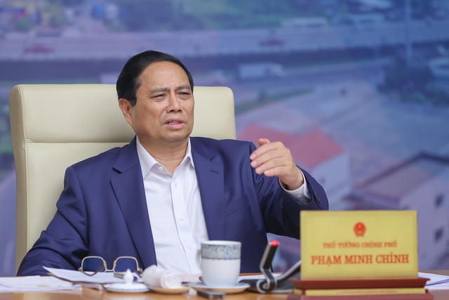 Thủ tướng yêu cầu các bộ, ngành phải lập ngay tổ công tác xuống làm việc với các địa phương khi có các vướng mắc để giải quyết ngay - Ảnh: VGP.