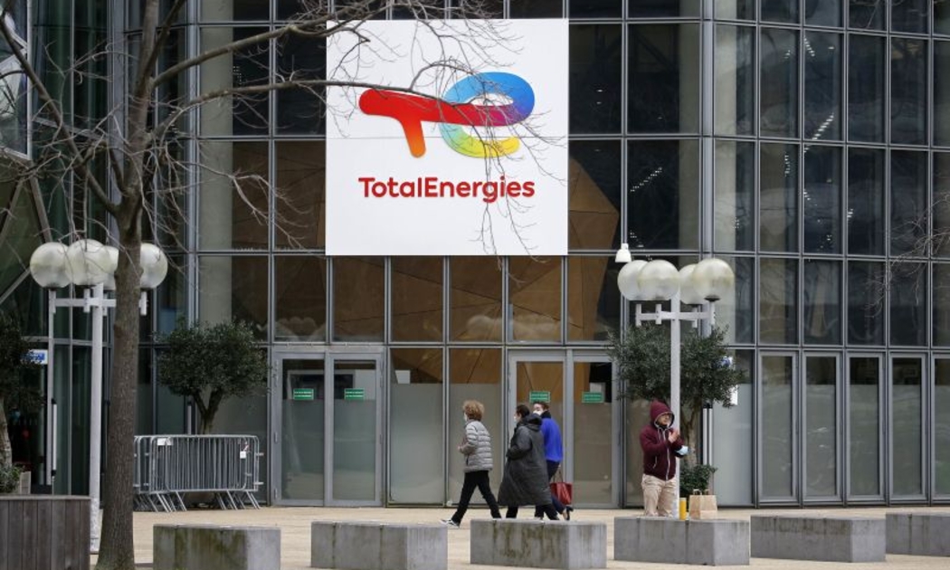 Trụ sở chính của TotalEnergies tại khu thương mại La Defense, Paris - Ảnh: Getty Images