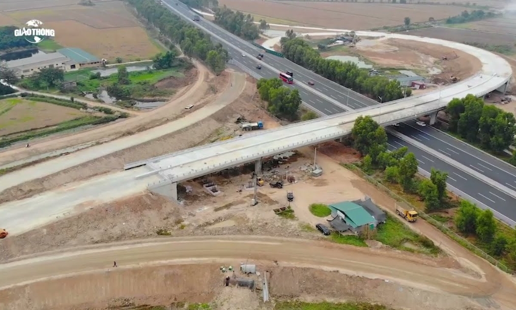 Có 53 kiến nghị từ các địa phương muốn hoàn thiện các nút giao cao tốc với nhu cầu khoảng 33.029 tỷ đồng; 81 kiến nghị đầu tư tuyến kết nối với nhu cầu khoảng 141.514 tỷ đồng.