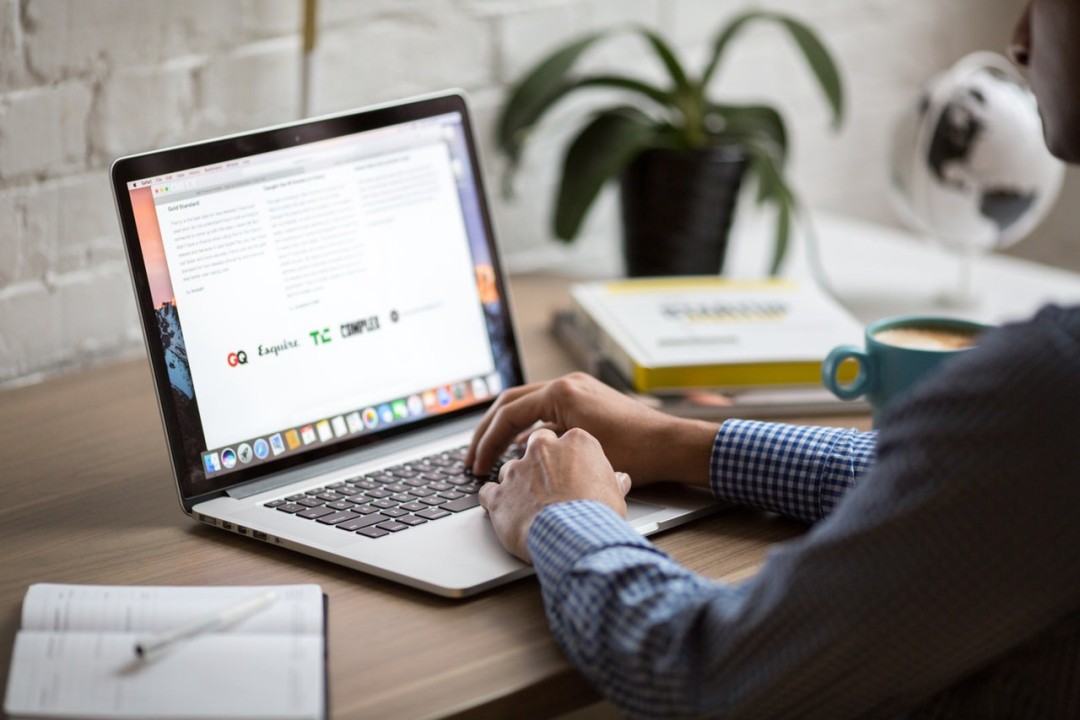 Một kiểm duyệt viên của cộng đồng UPWORK Việt Nam với gần 40 nghìn thành viên trên Facebook: Kiếm job đầu tiên trên Upwork rất lâu, nếu may mắn thì một vài tuần, không thì một vài tháng, thậm chí cả năm.